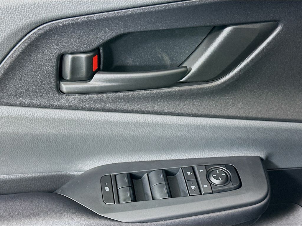 Thumbnail: 2024 Toyota Prius - 18