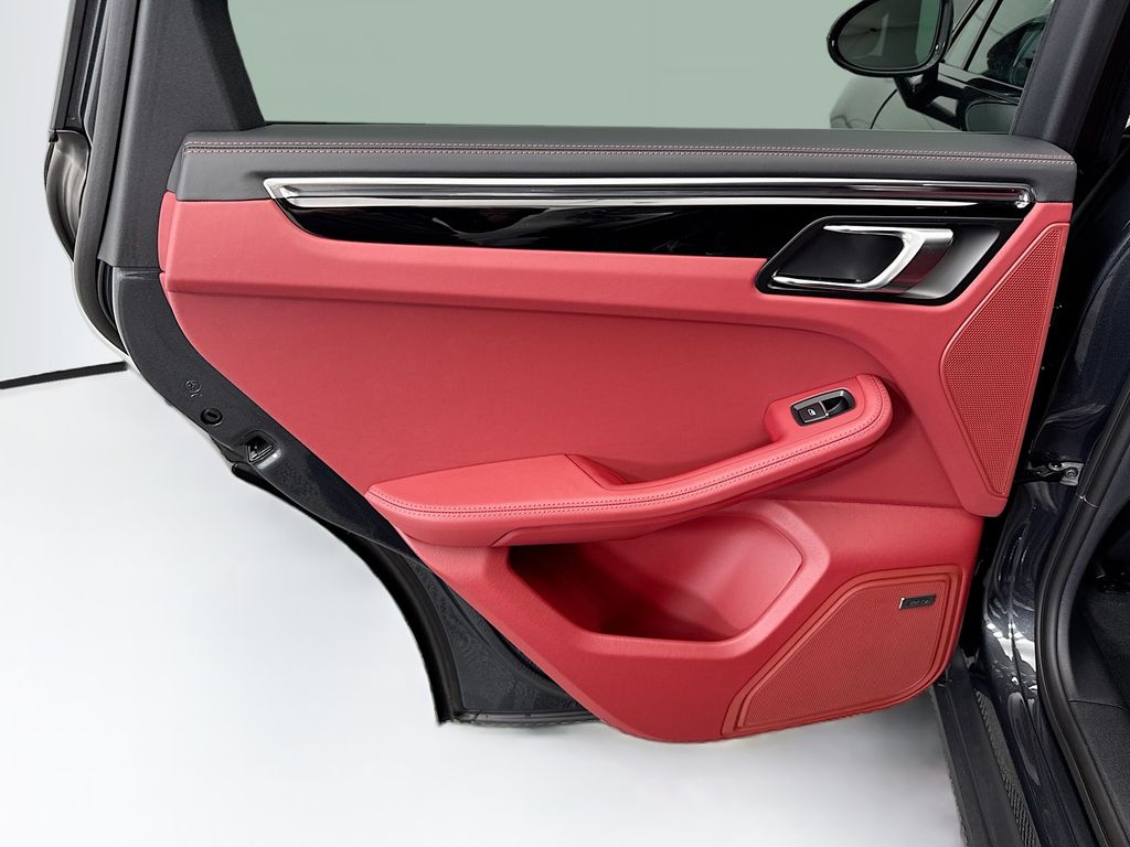 Thumbnail: 2026 Porsche Macan - 27