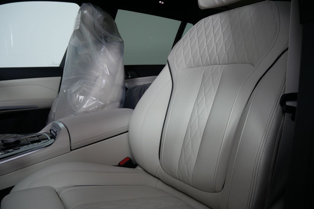 2026 BMW X7 xDrive40i 10