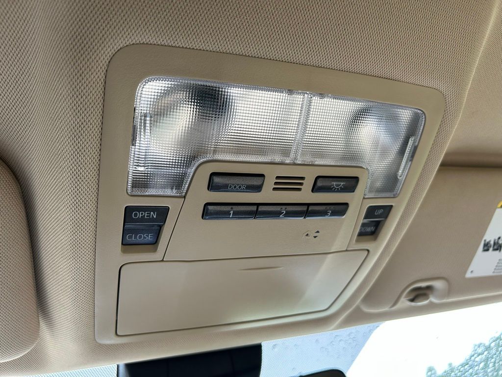 2019 Toyota Highlander SE 29