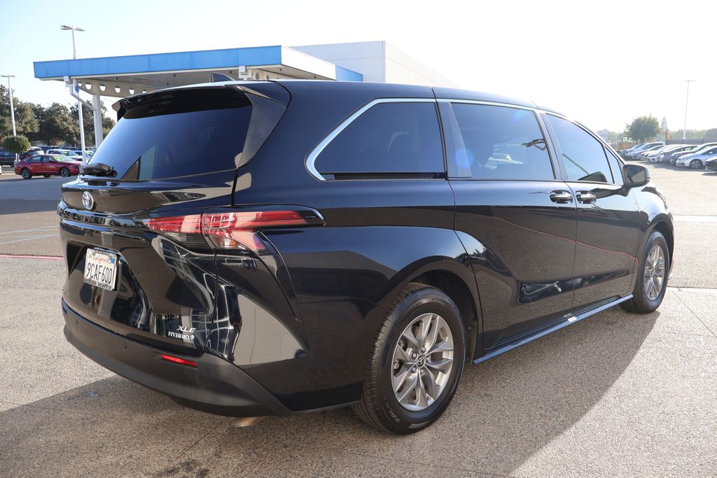 2022 Toyota Sienna XLE 5