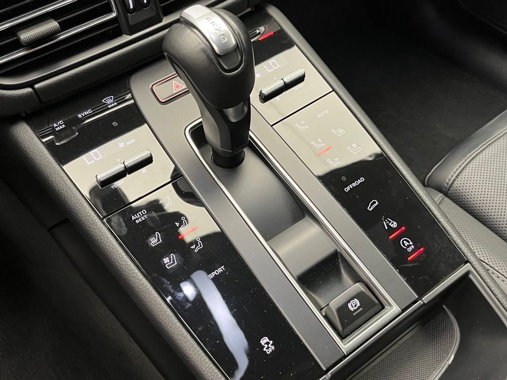 Thumbnail: 2024 Porsche Macan - 15