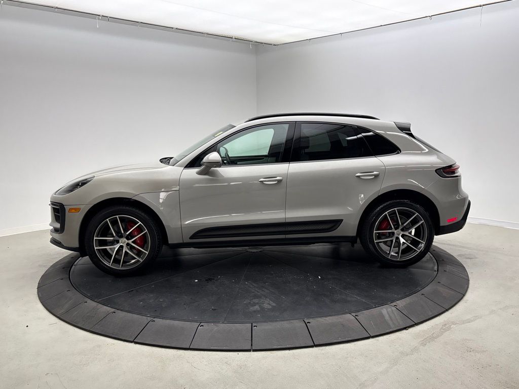 Thumbnail: 2023 Porsche Macan - 2