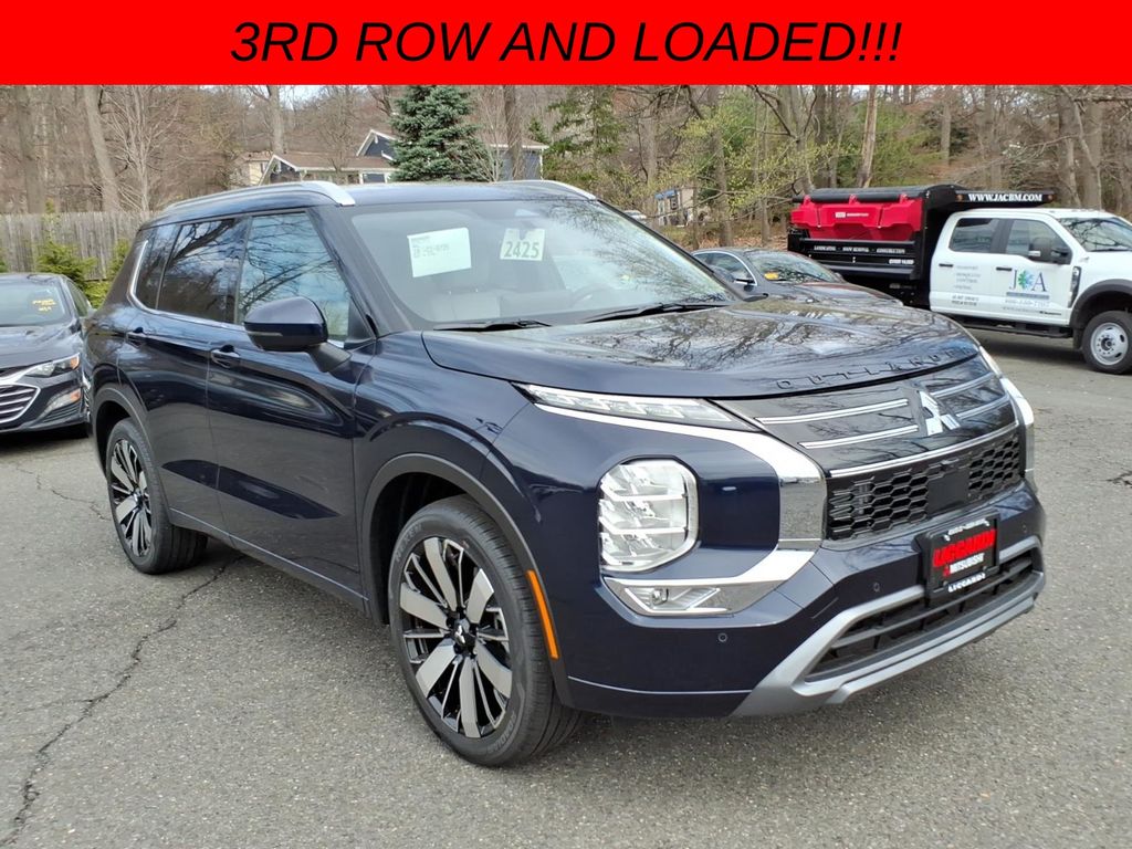 Blue 2026 Mitsubishi Outlander SUV / Crossover Front-Wheel Drive Continuously Variable Transmission