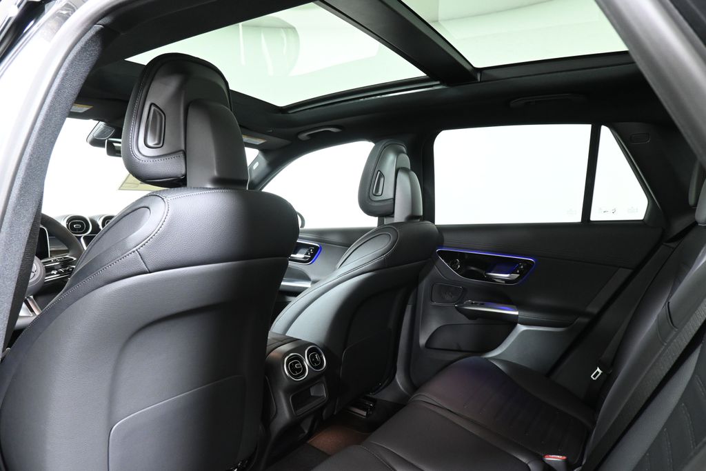 2025 Mercedes-Benz GLC 300 23