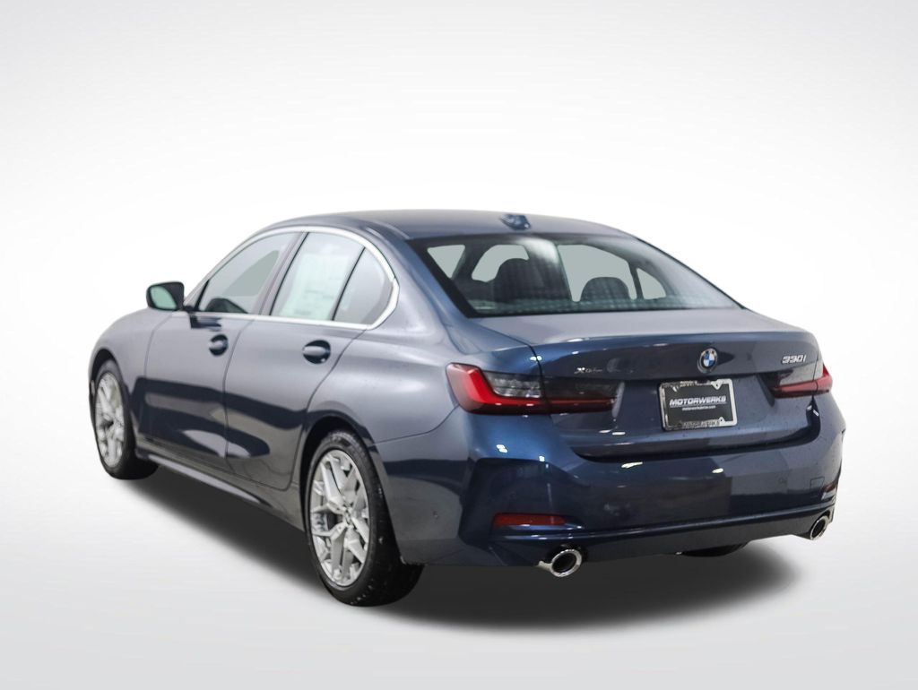 Thumbnail: 2026 BMW 3 Series - 3