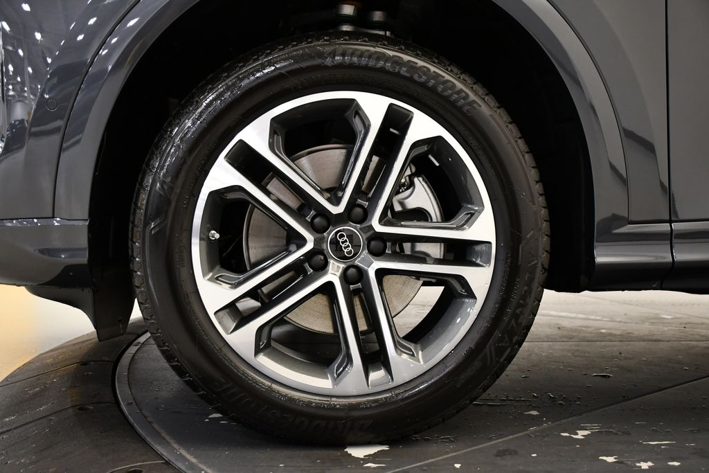 Thumbnail: 2025 Audi Q5 - 13