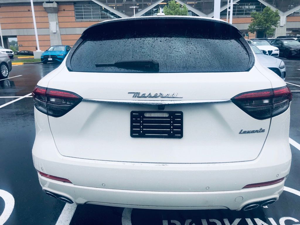 2021 Maserati Levante Base 5