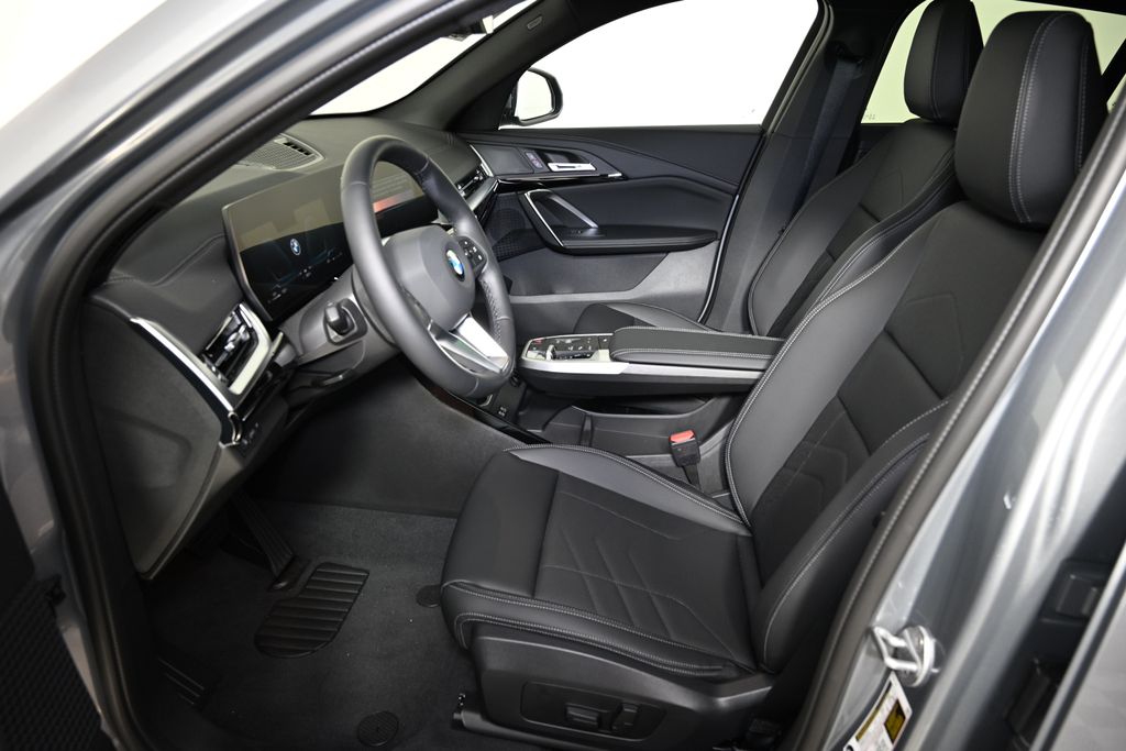 Thumbnail: 2025 BMW X2 - 14