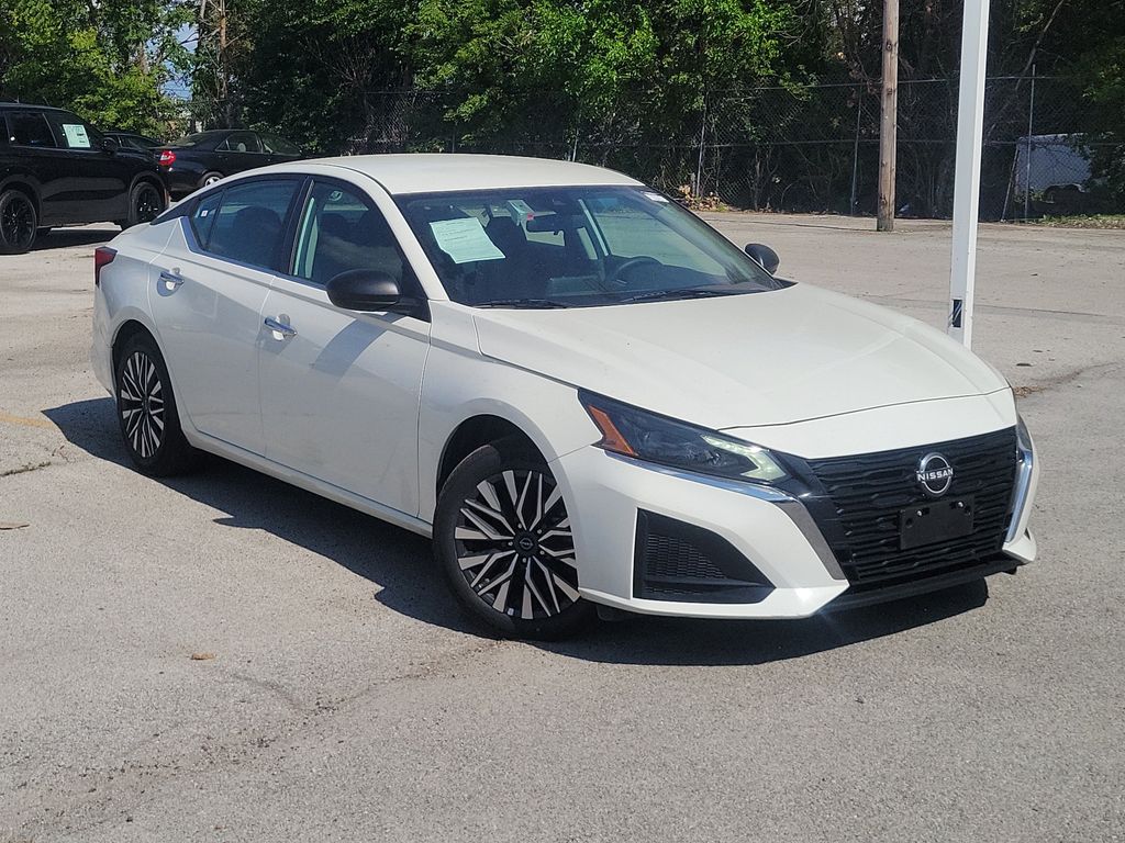 Glacier White 2025 Nissan Altima Sedan Front-Wheel Drive Continuously Variable Transmission