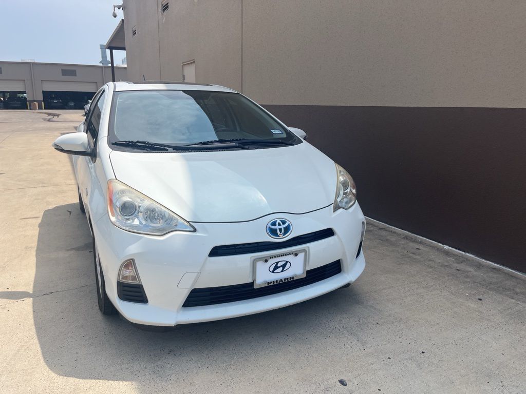 2014 Toyota Prius c Three 5