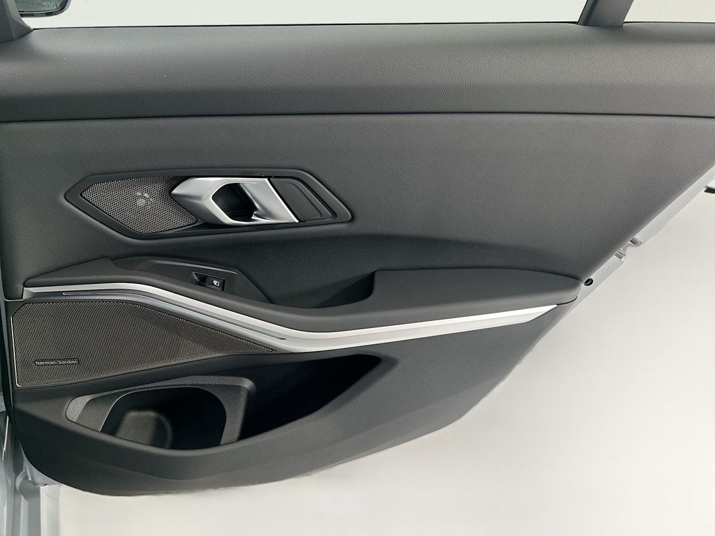 Thumbnail: 2026 BMW 3 Series - 26