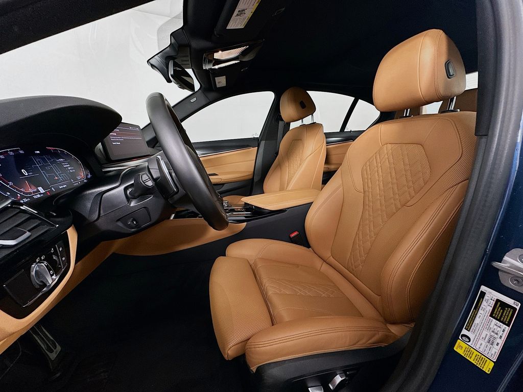 Thumbnail: 2023 BMW 5 Series - 22