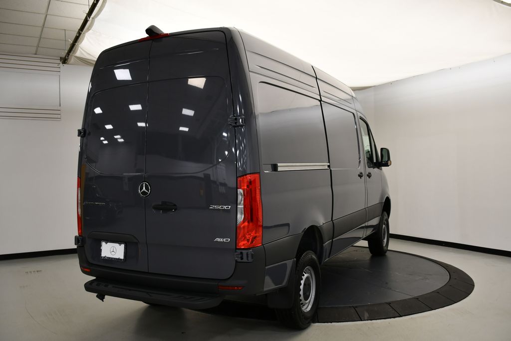 Thumbnail: 2025 Mercedes-Benz Sprinter - 8