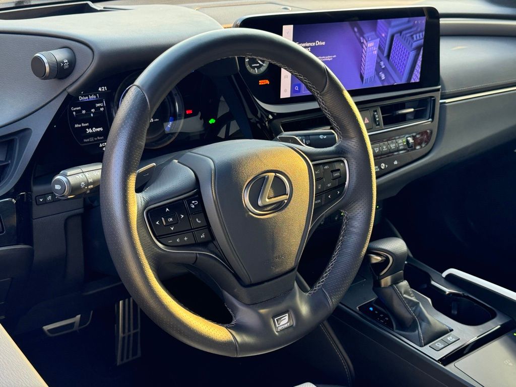 2024 Lexus ES 300h F SPORT Handling 18