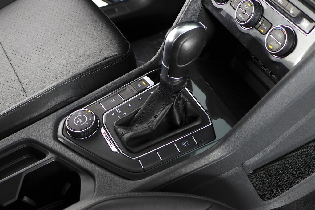 Thumbnail: 2018 Volkswagen Tiguan - 15