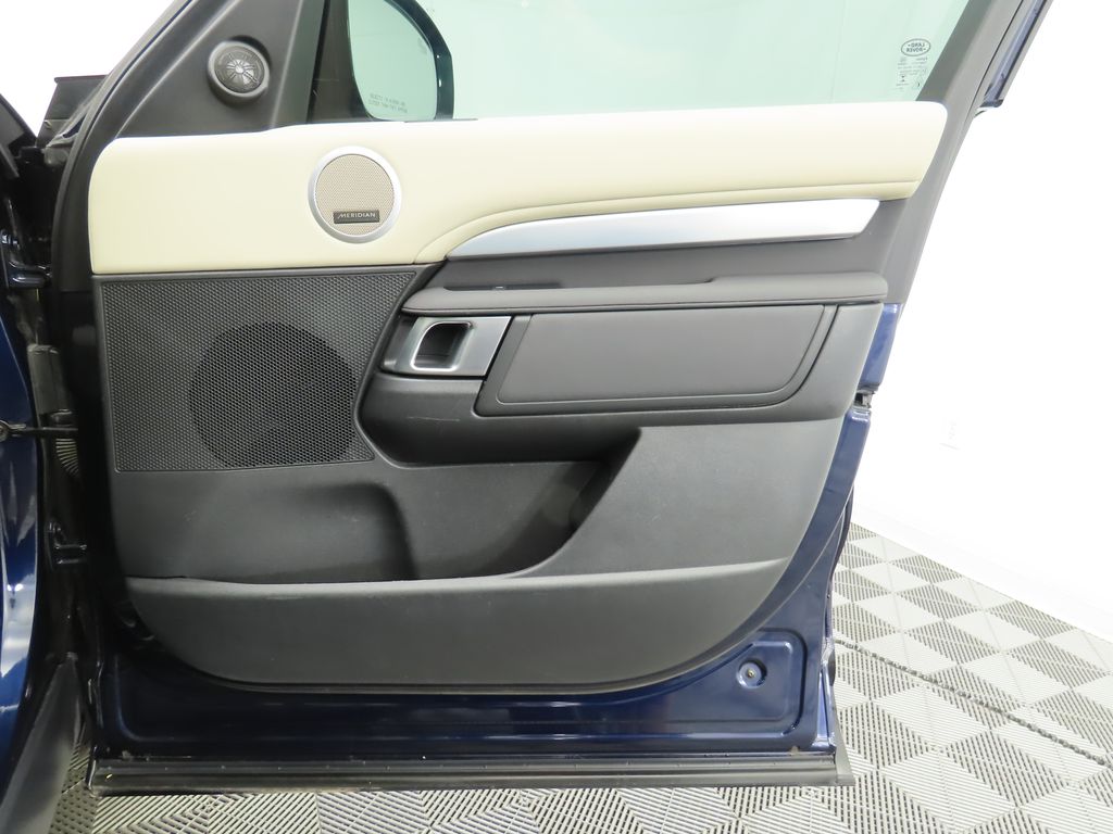 2020 Land Rover Discovery Landmark Edition 26