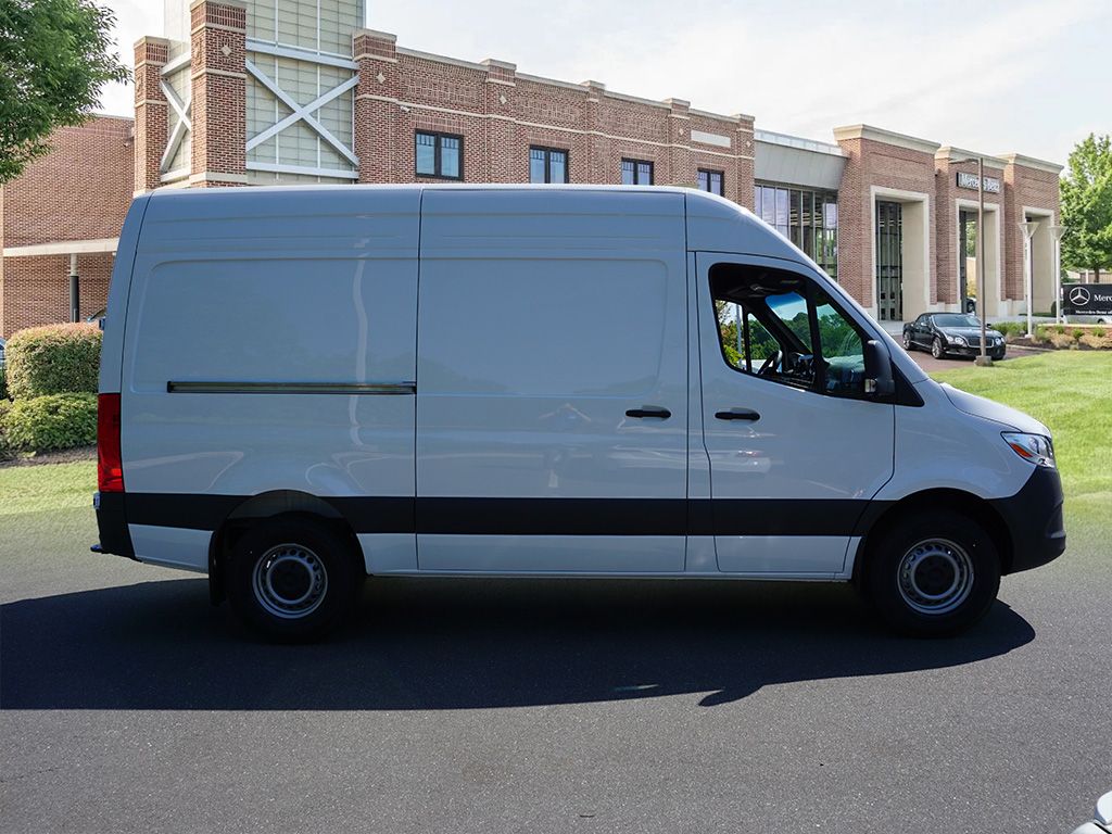 Thumbnail: 2025 Mercedes-Benz Sprinter - 5