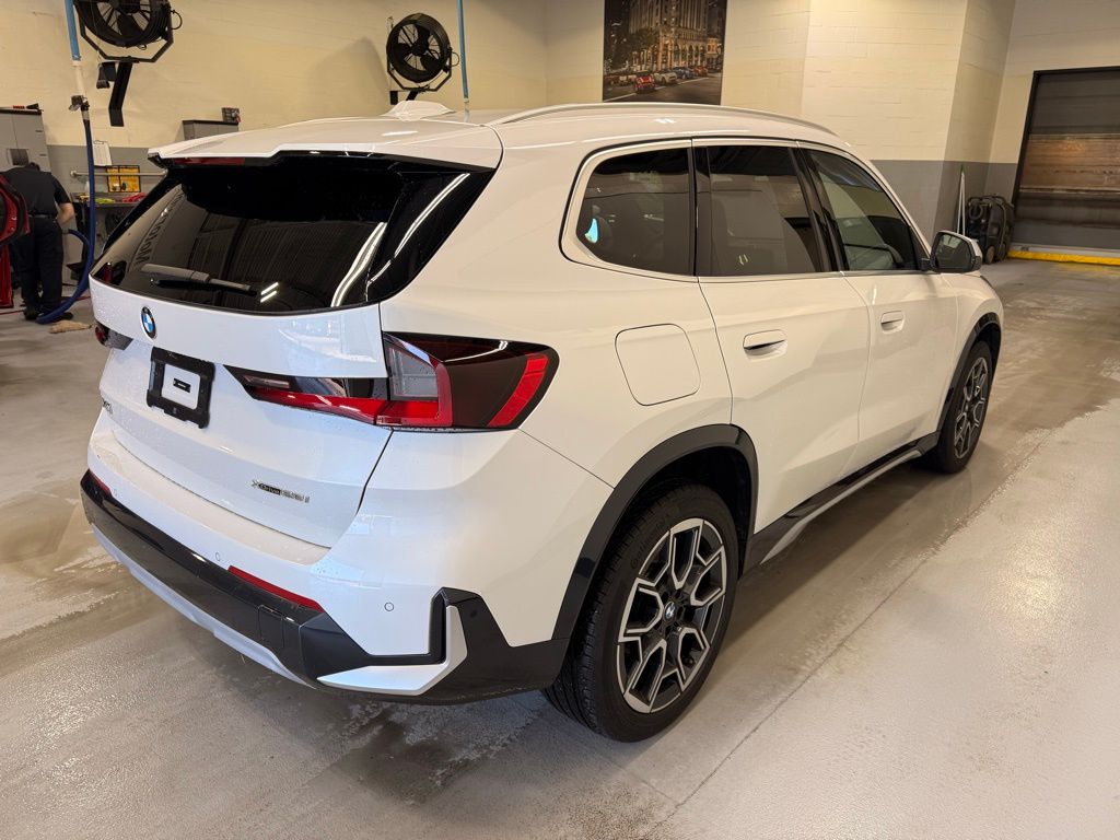 Thumbnail: 2023 BMW X1 - 6