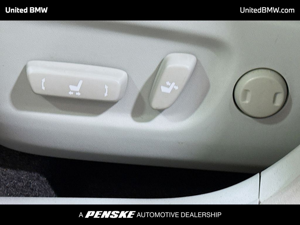 Thumbnail: 2013 Toyota Prius - 4