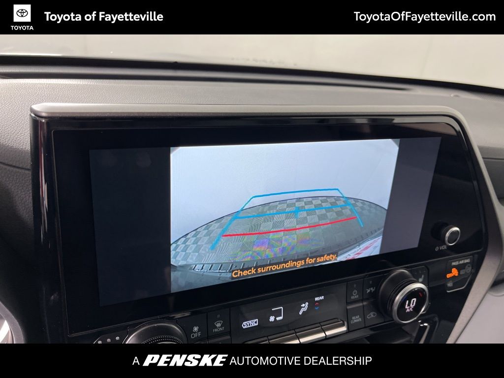 2025 Toyota Highlander XLE 32