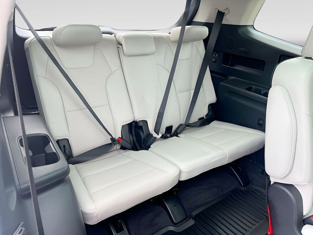 Used 2020 White Kia SX image 29