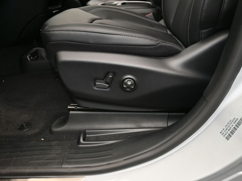 New 2026 Silver Mist Clearcoat Chrysler LX image 14