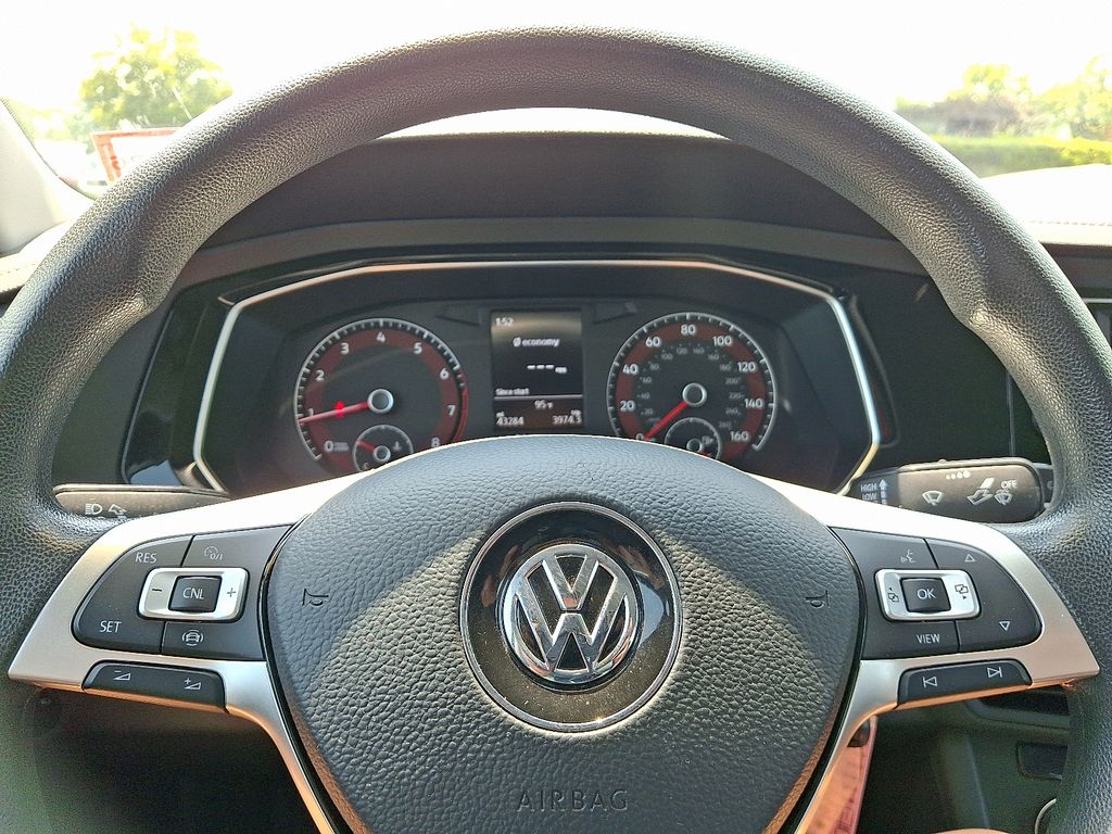 Thumbnail: 2019 Volkswagen Jetta - 18