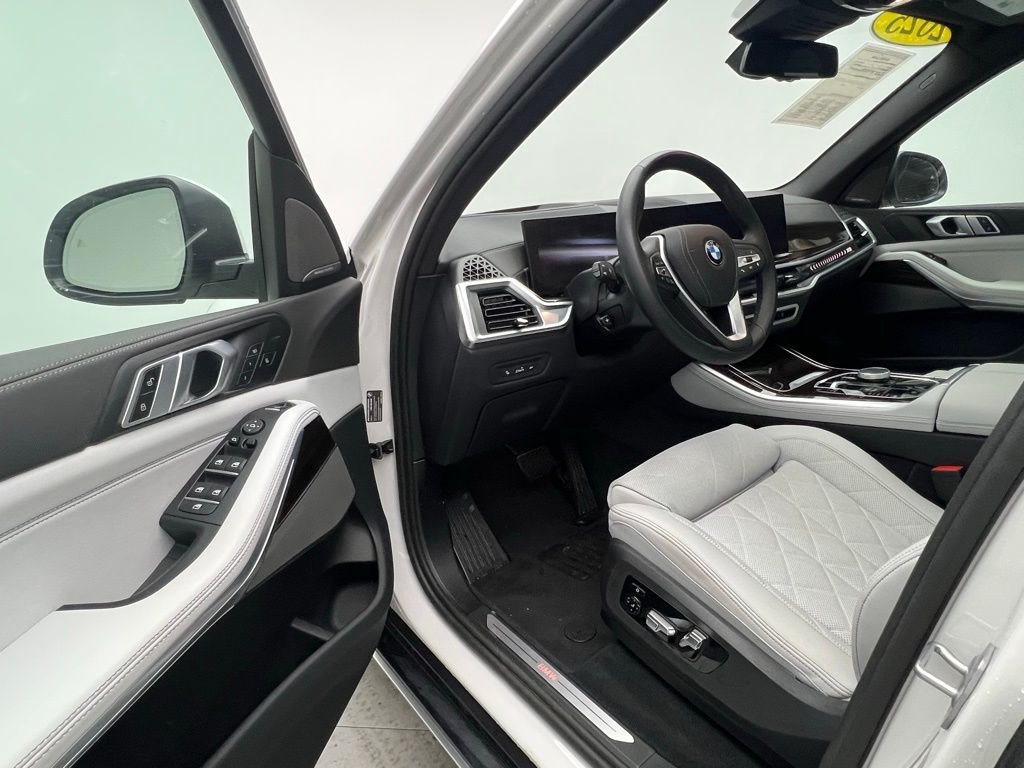 Thumbnail: 2025 BMW X5 - 22