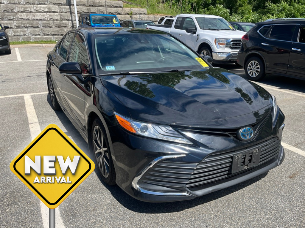 2022 Toyota Camry Hybrid XLE