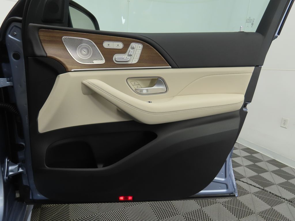 Thumbnail: 2025 Mercedes-Benz GLE - 27
