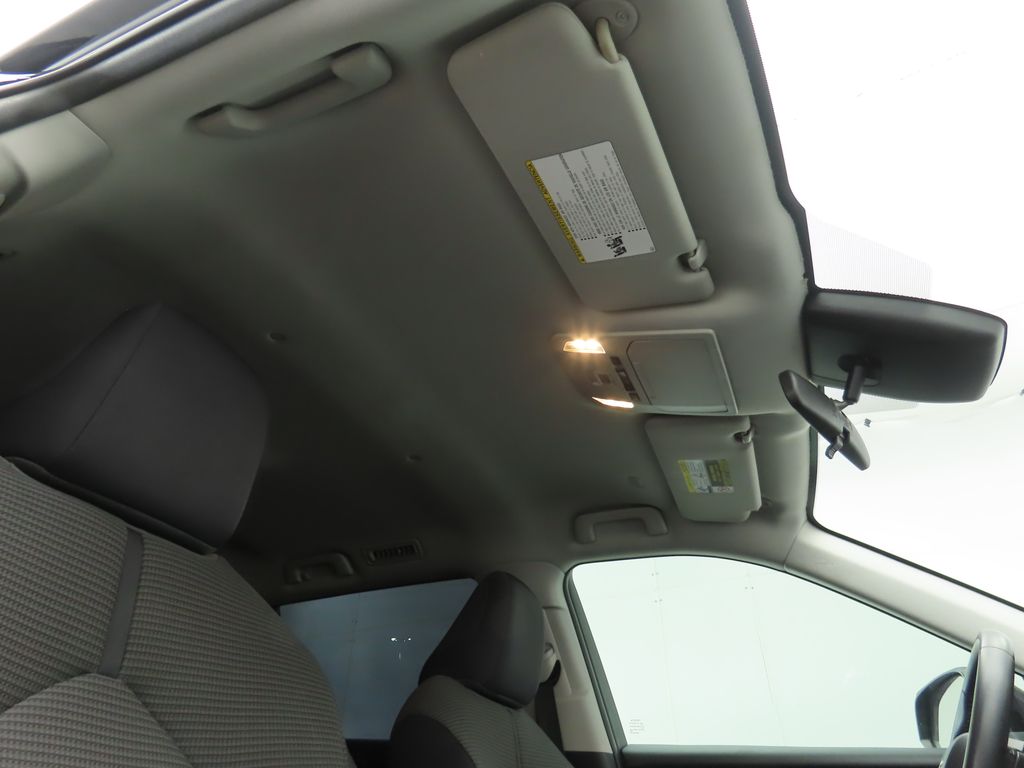 2021 Toyota Highlander LE 18