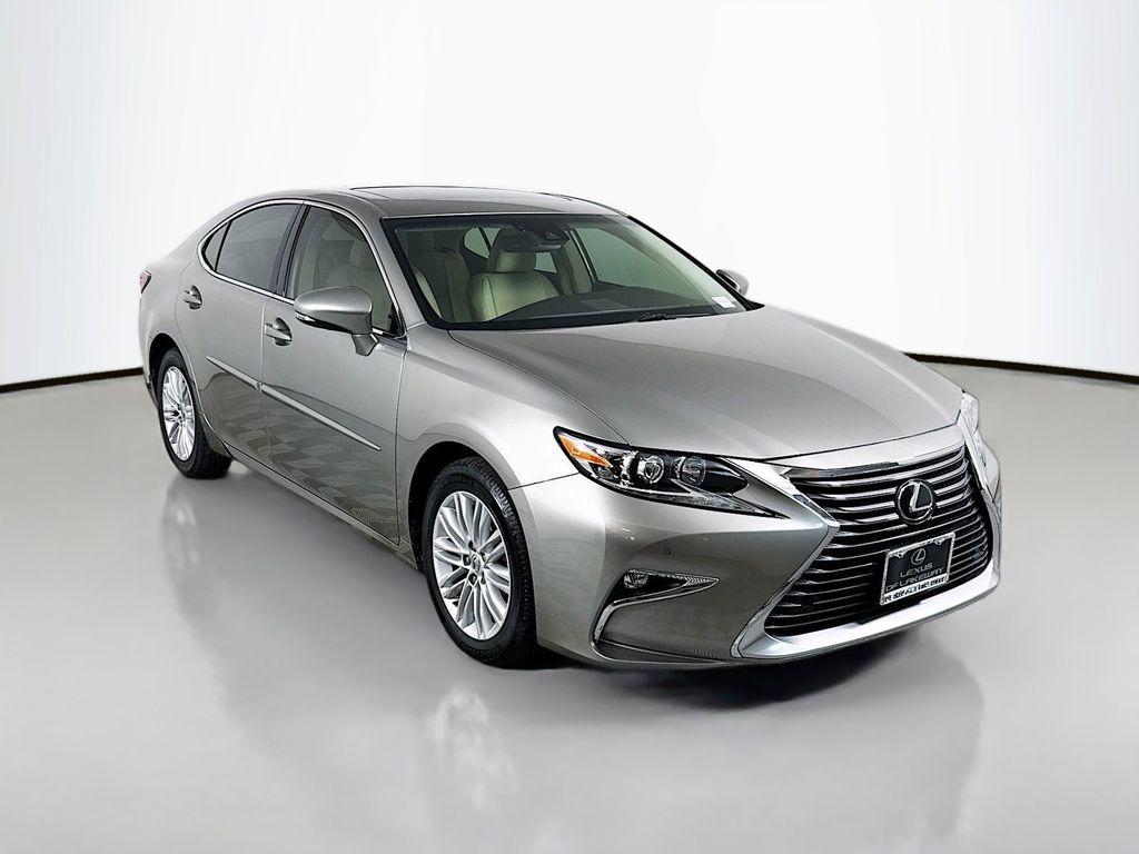 Thumbnail: 2017 Lexus ES - 3