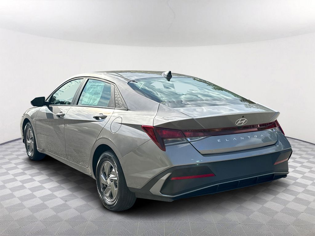 2025 Hyundai Elantra SE - 6