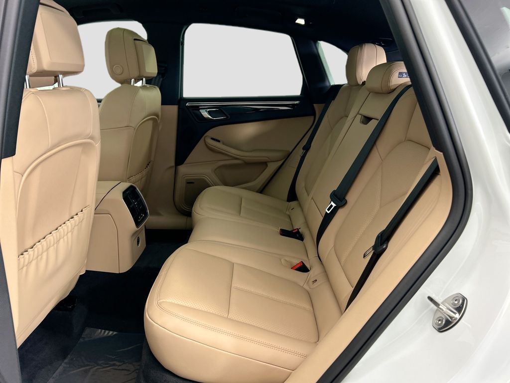 Thumbnail: 2026 Porsche Macan - 19