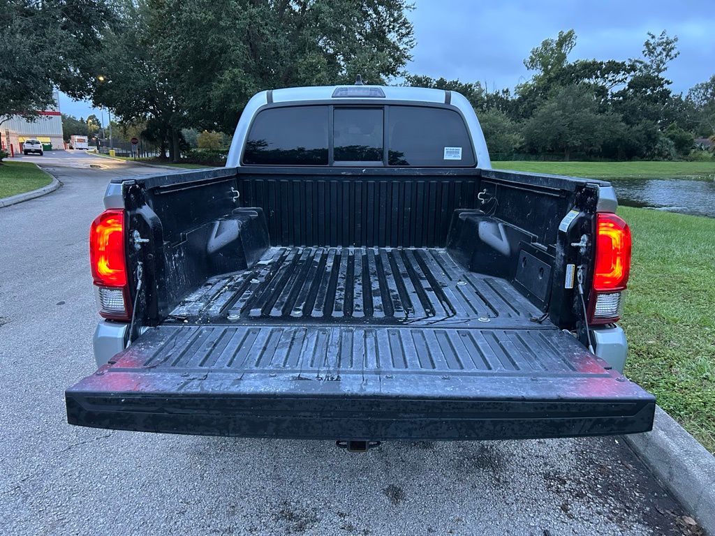Thumbnail: 2022 Toyota Tacoma - 10