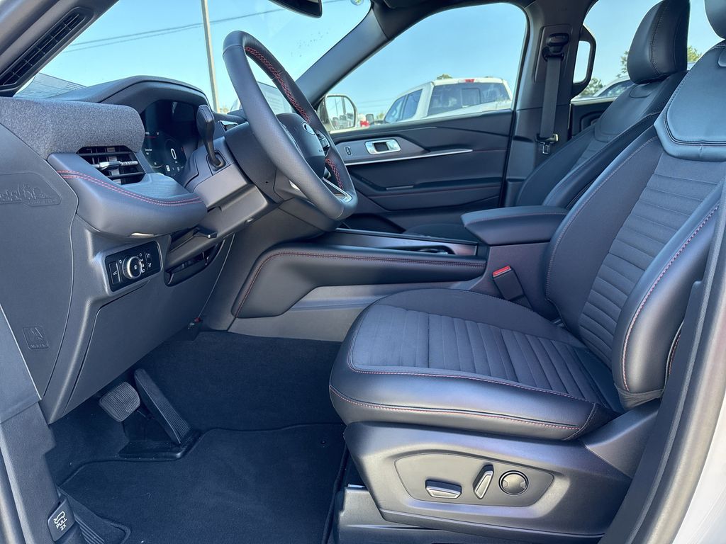 2025 Ford Explorer ST-Line - 10