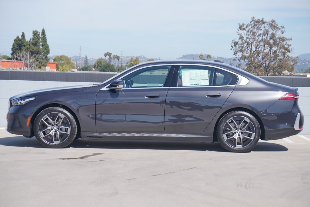 Thumbnail: 2026 BMW i5 - 4