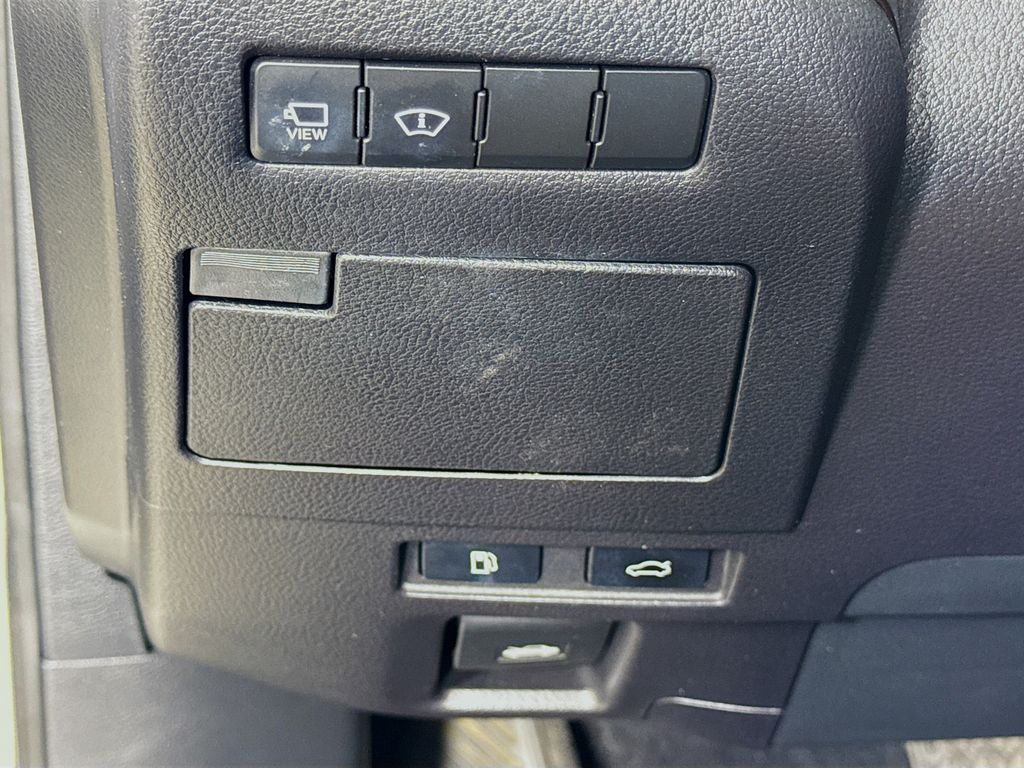 Thumbnail: 2019 Lexus ES - 10