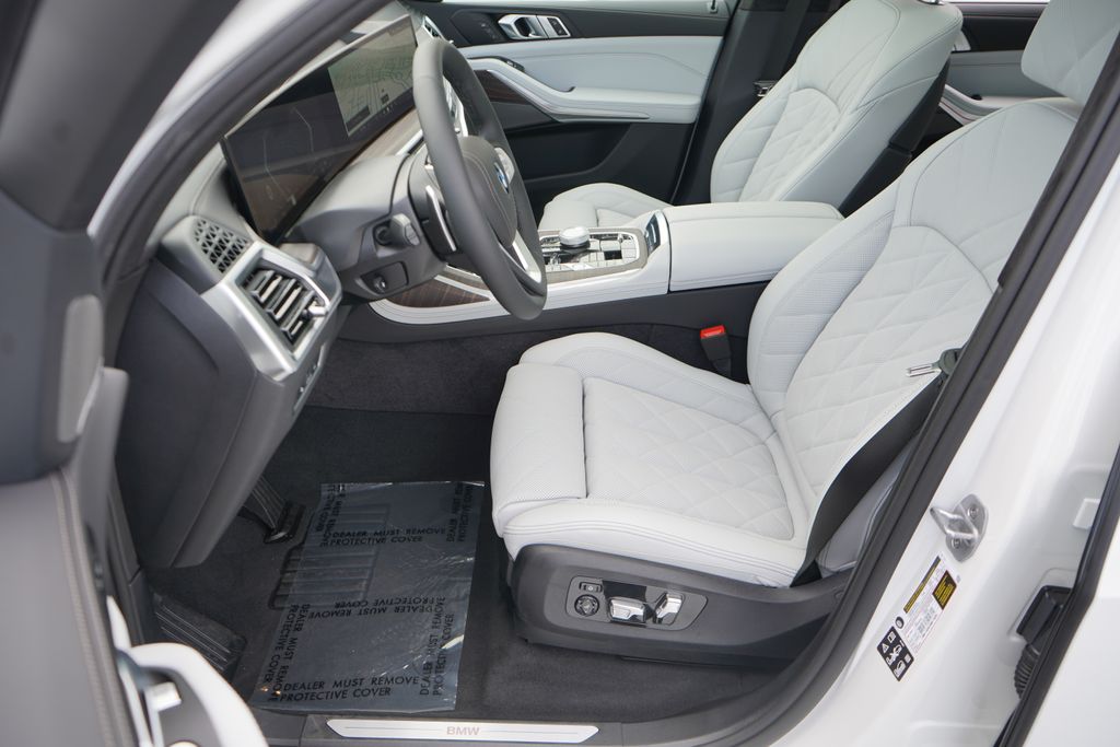 2025 BMW X7 xDrive40i 11