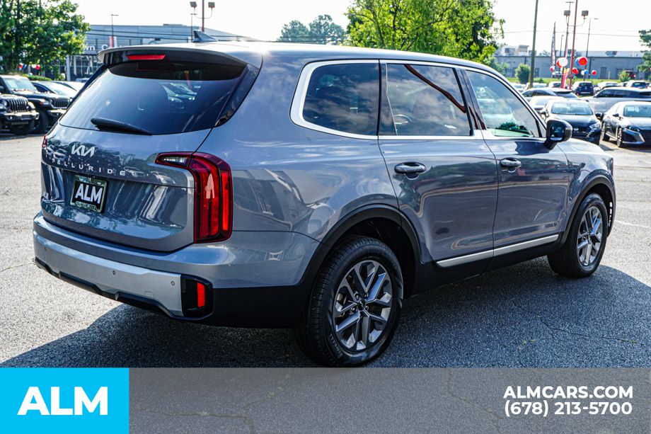 Used 2024 Silver Kia LX image 5