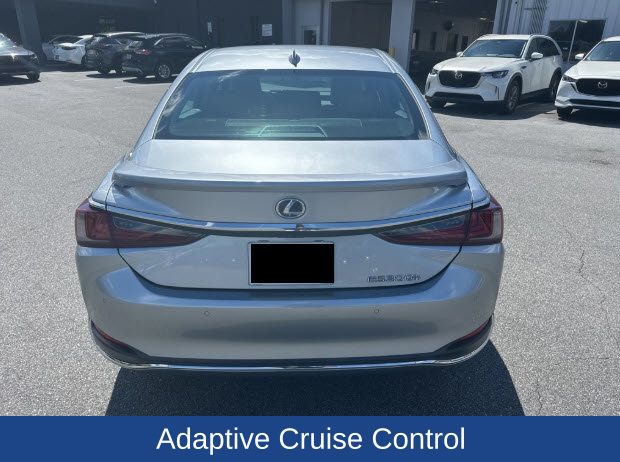 2022 Lexus ES 300h Base