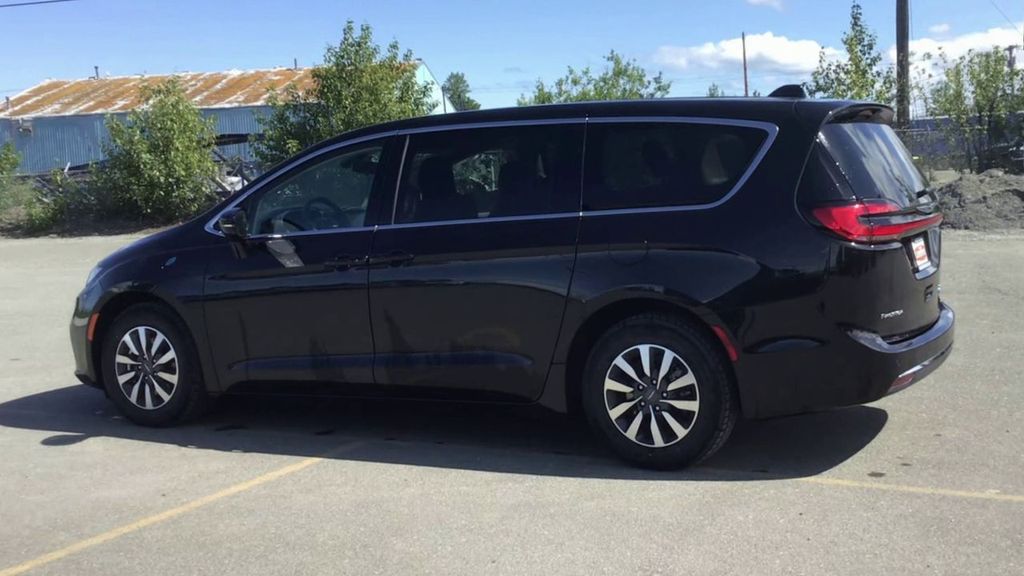 2024 Chrysler Pacifica PHEV Select - Photo 6