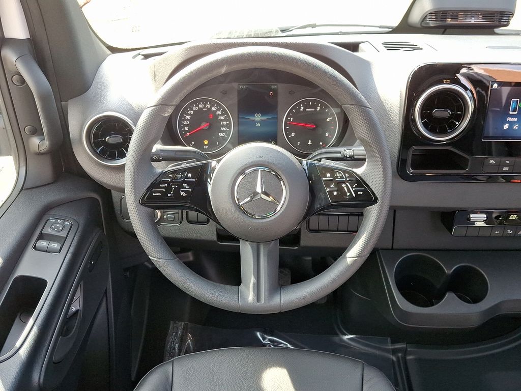 2025 Mercedes-Benz Sprinter 2500 8