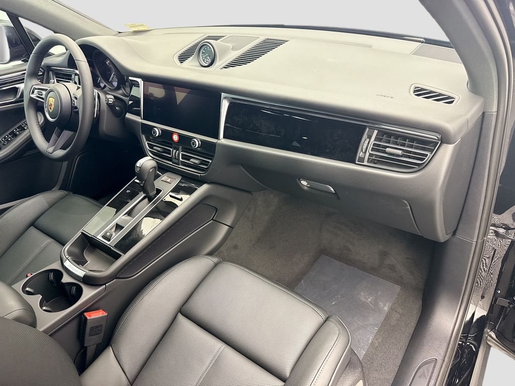 Thumbnail: 2026 Porsche Macan - 20