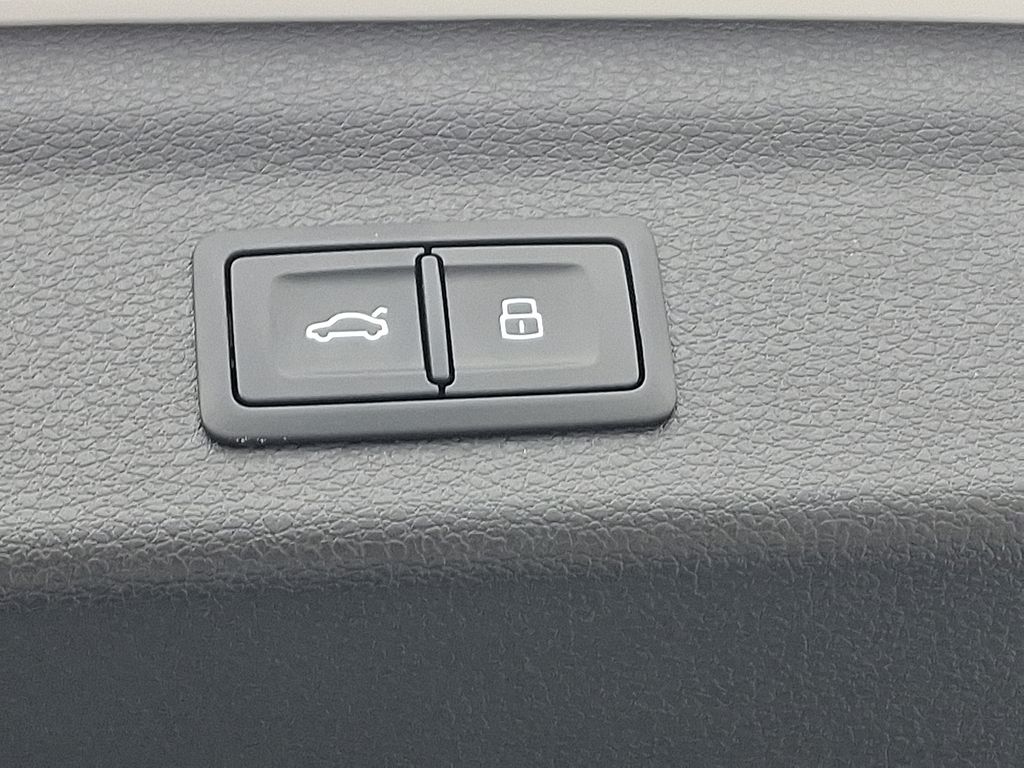 Thumbnail: 2025 Audi Q3 - 32