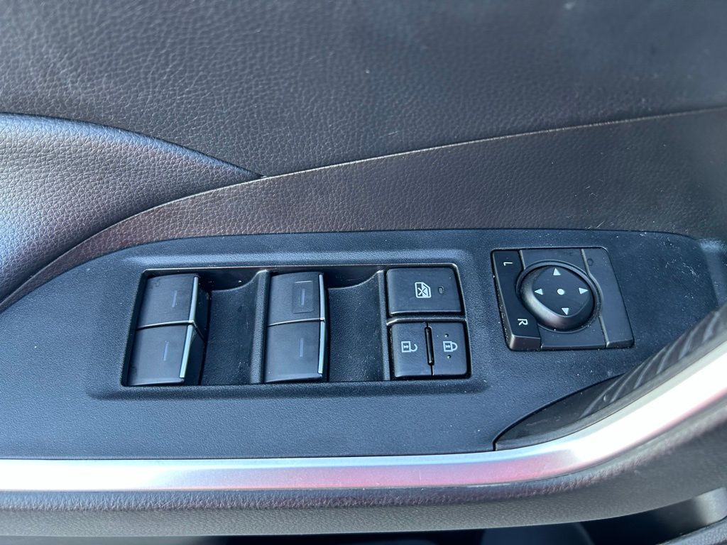 Thumbnail: 2022 Toyota RAV4 - 16