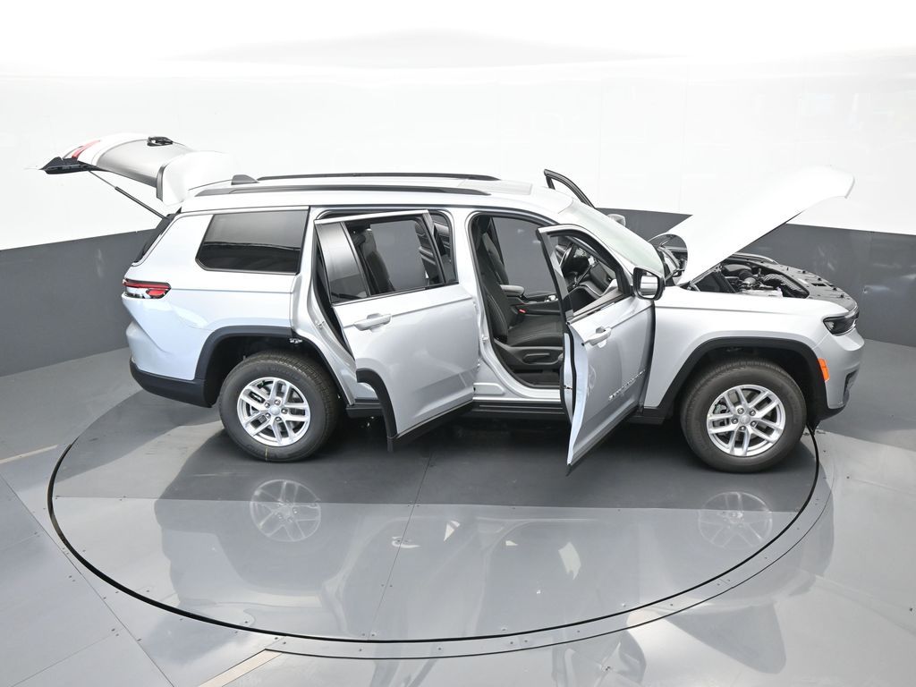 Used 2024 Silver Zynith Jeep Laredo image 61