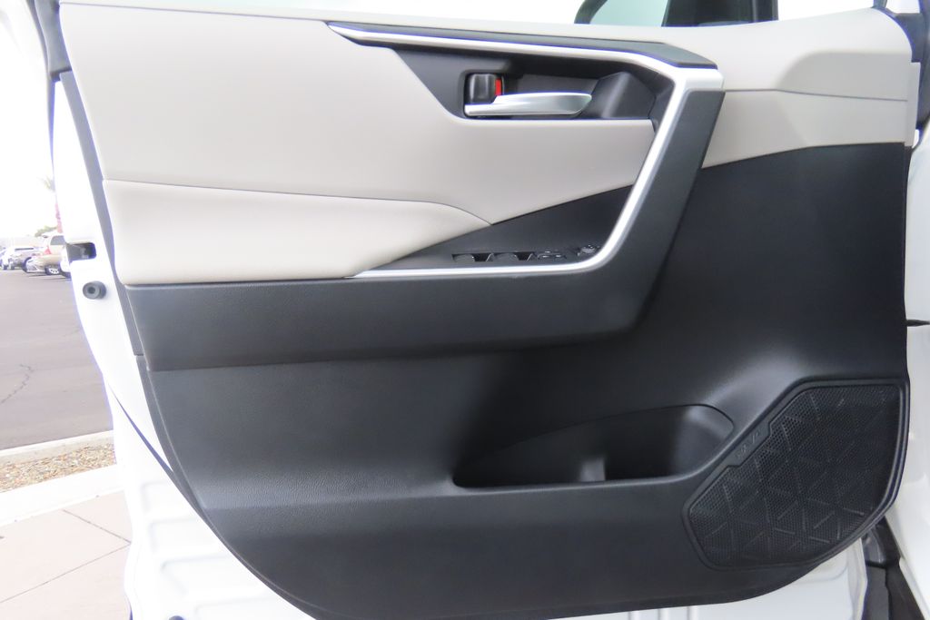 Thumbnail: 2024 Toyota RAV4 - 23