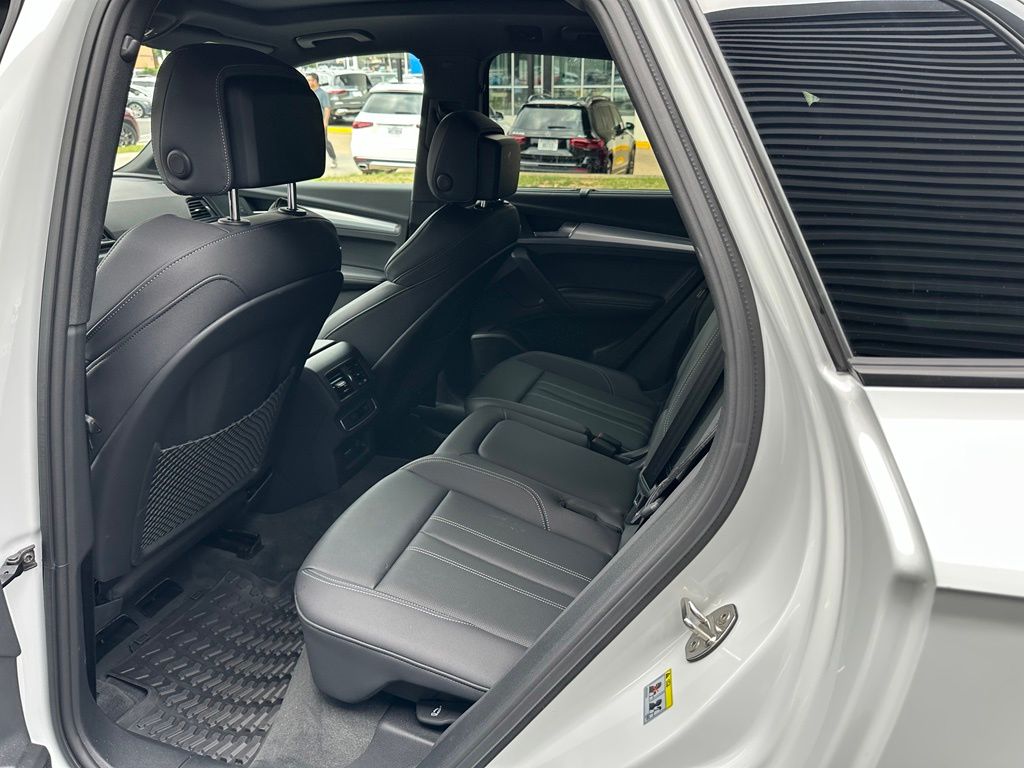 Thumbnail: 2025 Audi Q5 - 4